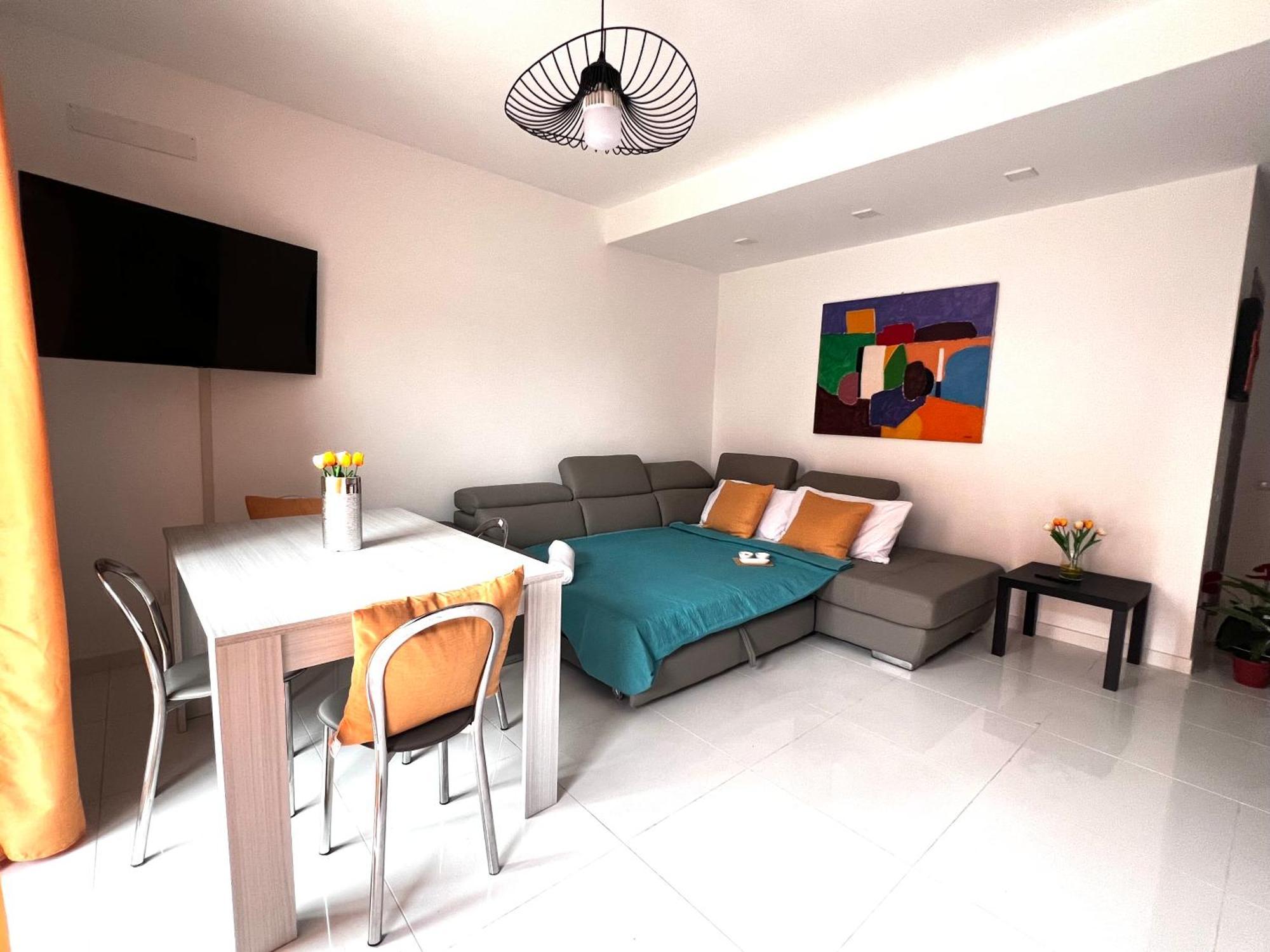 Roma Airport Sky Apartments ฟิวมิชีโน ภายนอก รูปภาพ