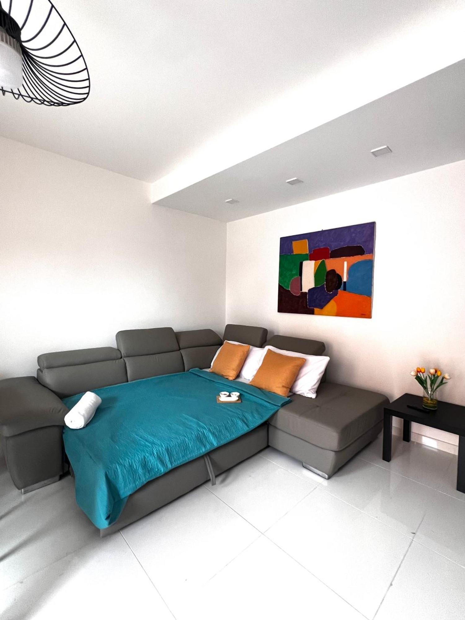 Roma Airport Sky Apartments ฟิวมิชีโน ภายนอก รูปภาพ